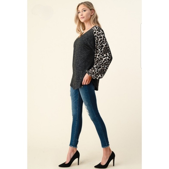 NWT Black VNeck Leopard Print Balloon Sleeve Top - Picture 2 of 4